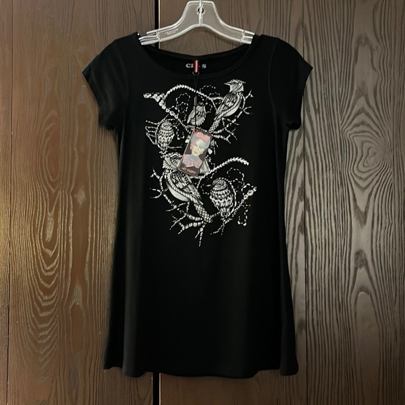 Ay Güey black capped sleeved shirt with bird/doll design. Size S. NWT - Picture 1 of 7